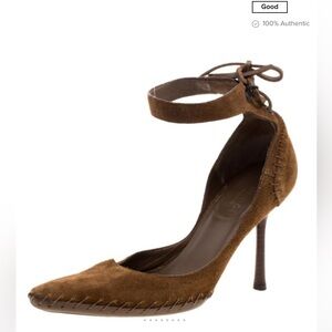 Authentic vintage Gucci Brown Suede D’ordsay Heels